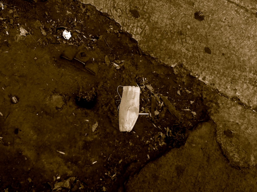 FLU MASK: Some think swine flu has peaked in Mexico City. Others feel more deaths are imminent.