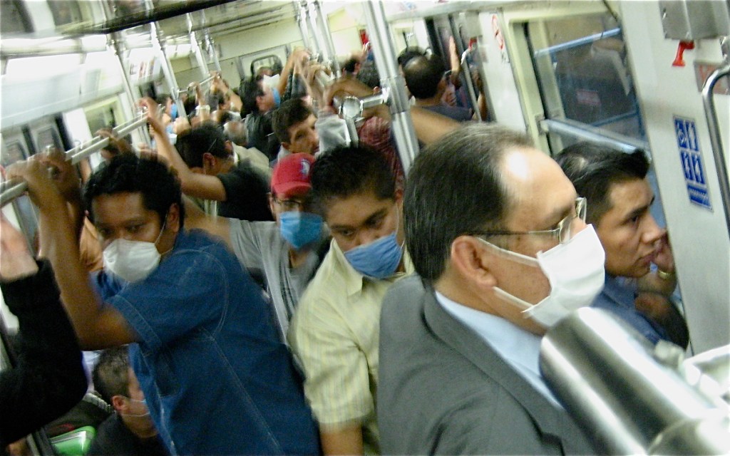 mexico city metro subways trains public transportation influenza diseases flu-mask cubreboca flu